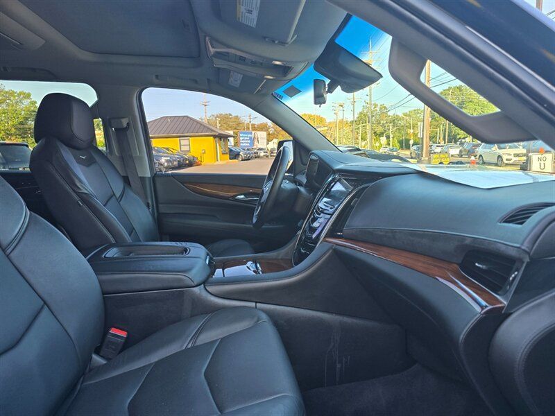 Used 2017 Cadillac Escalade Premium Luxury AWD/4WD image 23