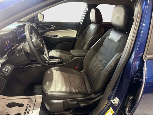 Used 2024 Chevrolet Trax LT w/ Driver Confidence Package FWD image 9