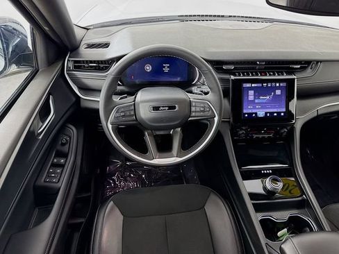 Used 2024 Jeep Grand Cherokee Altitude image 21