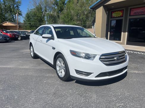 Used 2017 Ford Taurus SEL image 2