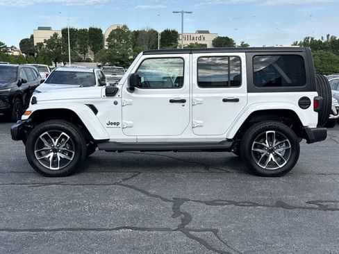 Used 2024 Jeep Wrangler Unlimited w/ Convenience Group AWD/4WD image 11