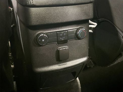 Used 2018 Ford Explorer XLT w/ Equipment Group 202A image 29