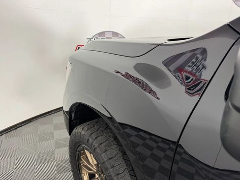 Used 2024 Nissan Titan SV w/ SV Convenience Package AWD/4WD image 23