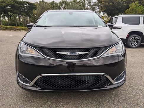 Used 2018 Chrysler Pacifica Touring Plus image 7