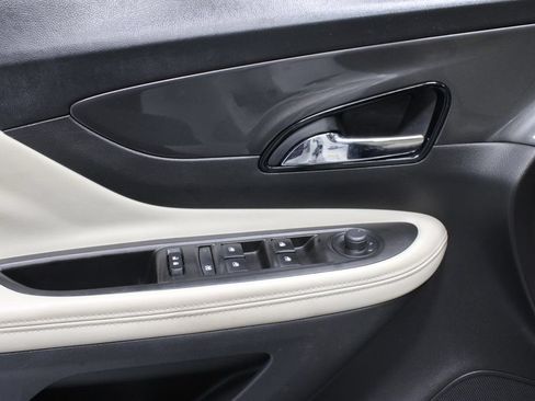 Used 2018 Buick Encore Essence w/ Experience Buick Package FWD image 26