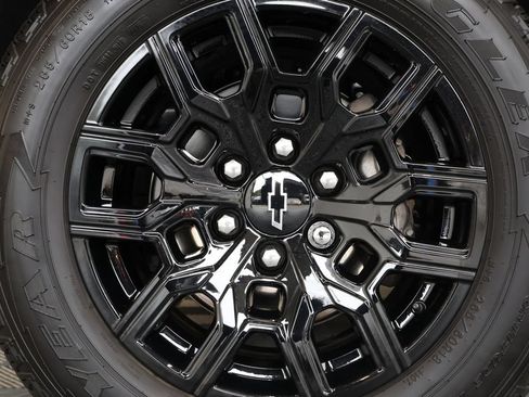 Used 2026 Chevrolet Colorado W/T w/ WT Custom Package RWD image 10