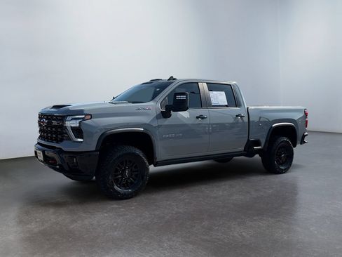 Used 2025 Chevrolet Silverado 2500 ZR2 w/ Technology Package AWD/4WD image 7