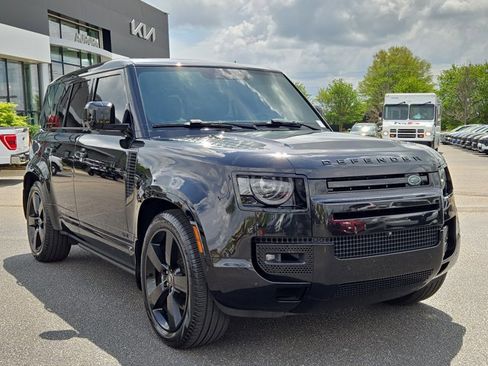 Used 2023 Land Rover Defender 110 image 5