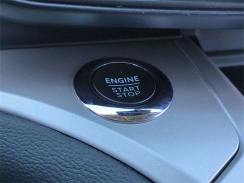 Used 2024 Ford Explorer XLT image 27