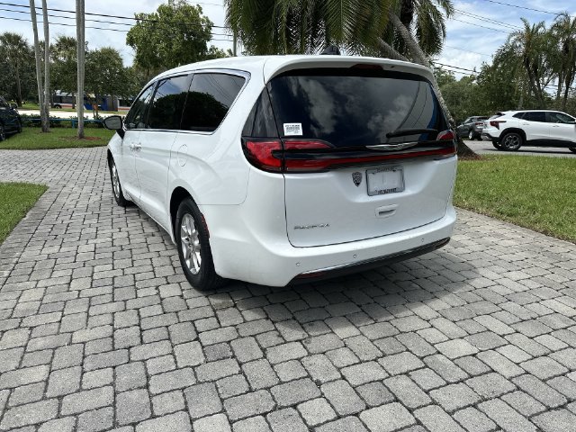 Used 2024 Chrysler Pacifica Touring FWD image 34