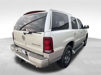 Used 2005 Cadillac Escalade AWD video 2