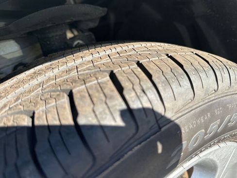 Used 2012 Nissan Leaf SV image 27