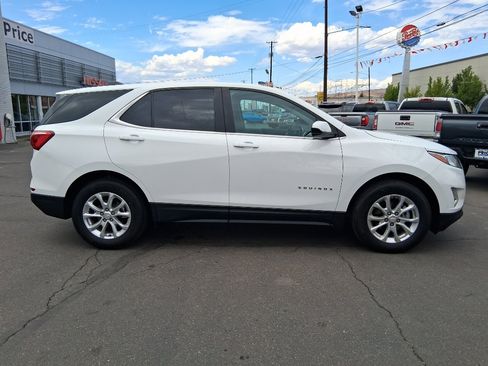 Used 2021 Chevrolet Equinox LT image 2