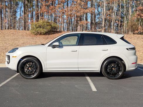 Certified 2025 Porsche Cayenne Coupe AWD/4WD image 2