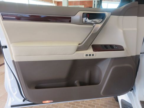 Used 2014 Lexus GX 460 w/ Premium Package image 13