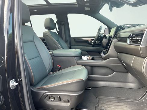 Used 2025 GMC Yukon AT4 AWD/4WD image 8