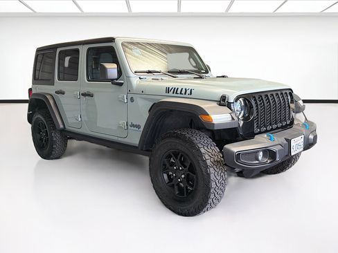 Used 2024 Jeep Wrangler Unlimited image 3