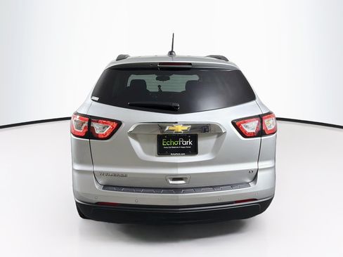Used 2017 Chevrolet Traverse LT w/ Style and Technology Package FWD image 7