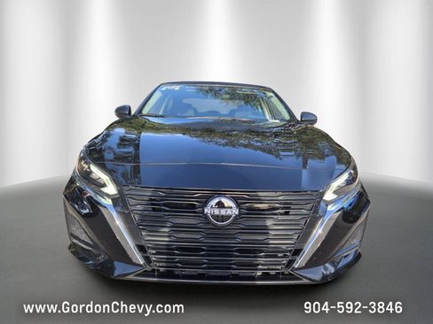Used 2025 Nissan Altima 2.5 SV FWD image 9