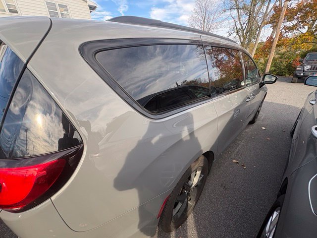 Used 2025 Chrysler Pacifica Limited FWD image 25