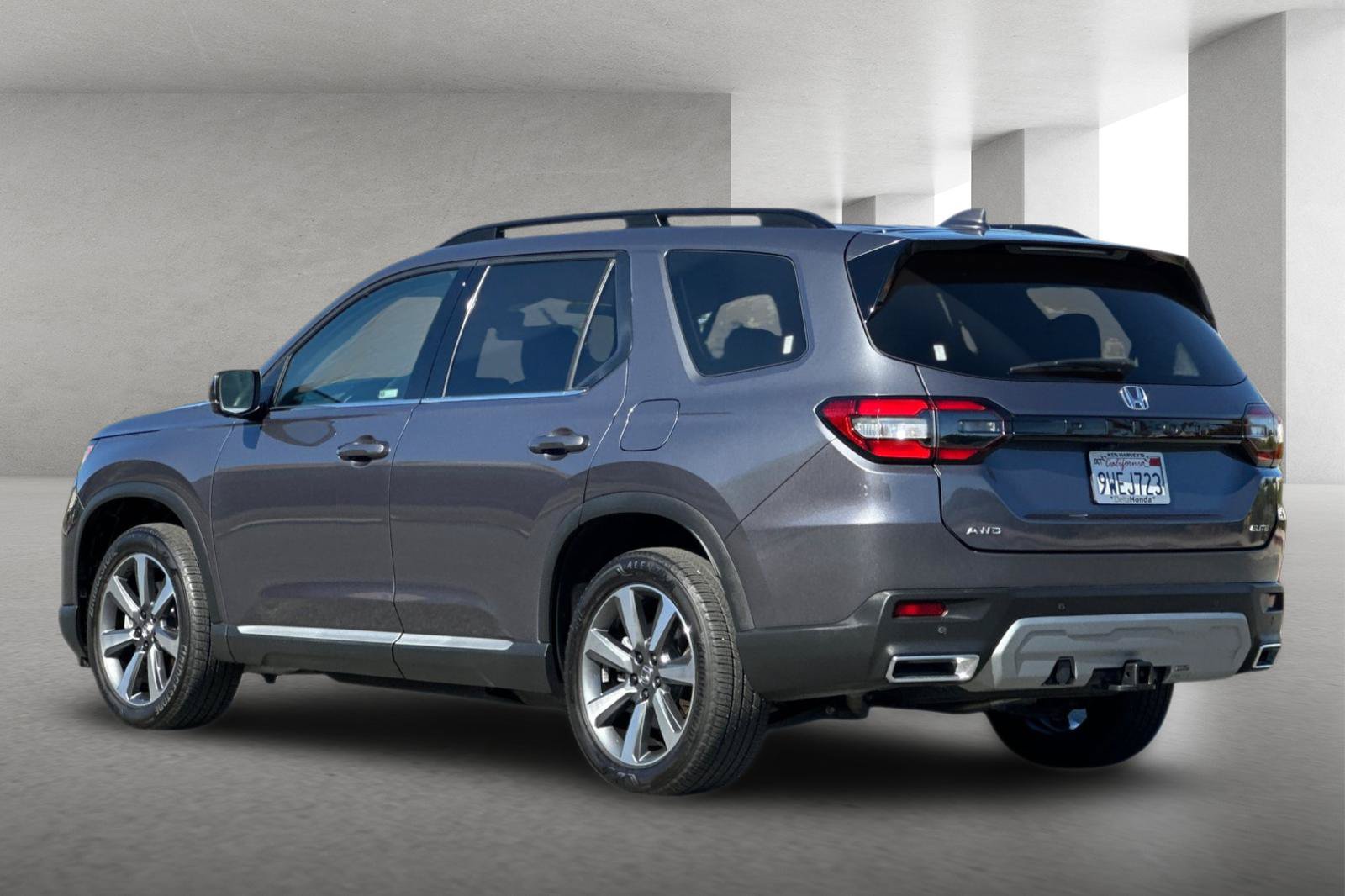 Used 2025 Honda Pilot Elite image 6