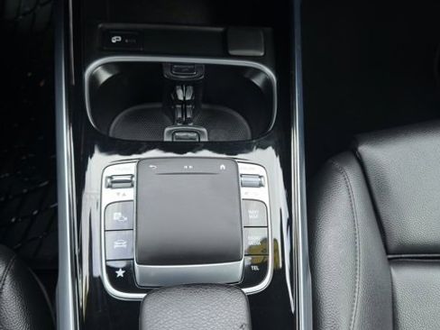 Used 2020 Mercedes-Benz GLB 250 GLB 250 image 14