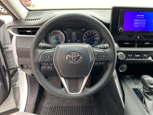 Certified 2024 Toyota Venza LE image 6