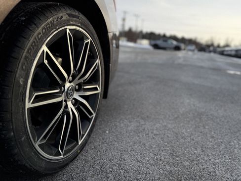 Used 2019 Toyota Avalon Touring image 11