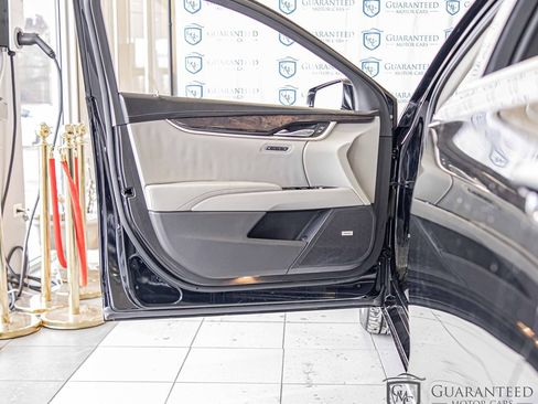 Used 2013 Cadillac XTS Luxury image 29