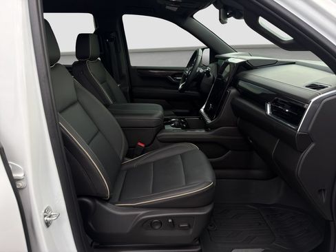 Used 2025 GMC Yukon Elevation w/ LPO, Floor Liner Package AWD/4WD image 18