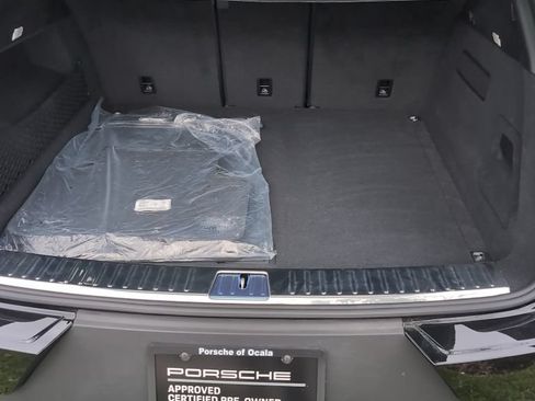Certified 2025 Porsche Cayenne AWD/4WD image 10