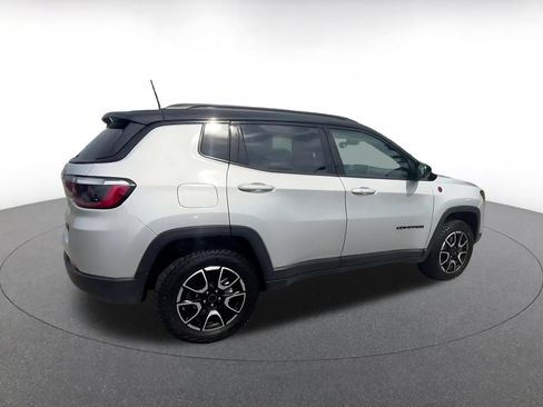 Used 2025 Jeep Compass Trailhawk AWD/4WD image 15