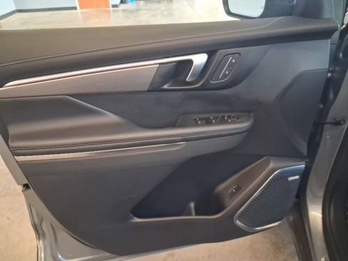 Used 2025 Buick Enclave Preferred image 19