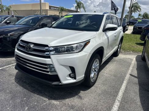 Used 2019 Toyota Highlander Limited FWD image 3