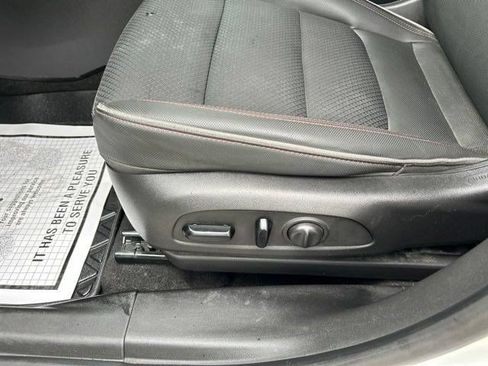 Used 2021 Chevrolet TrailBlazer RS w/ Technology Package FWD image 12