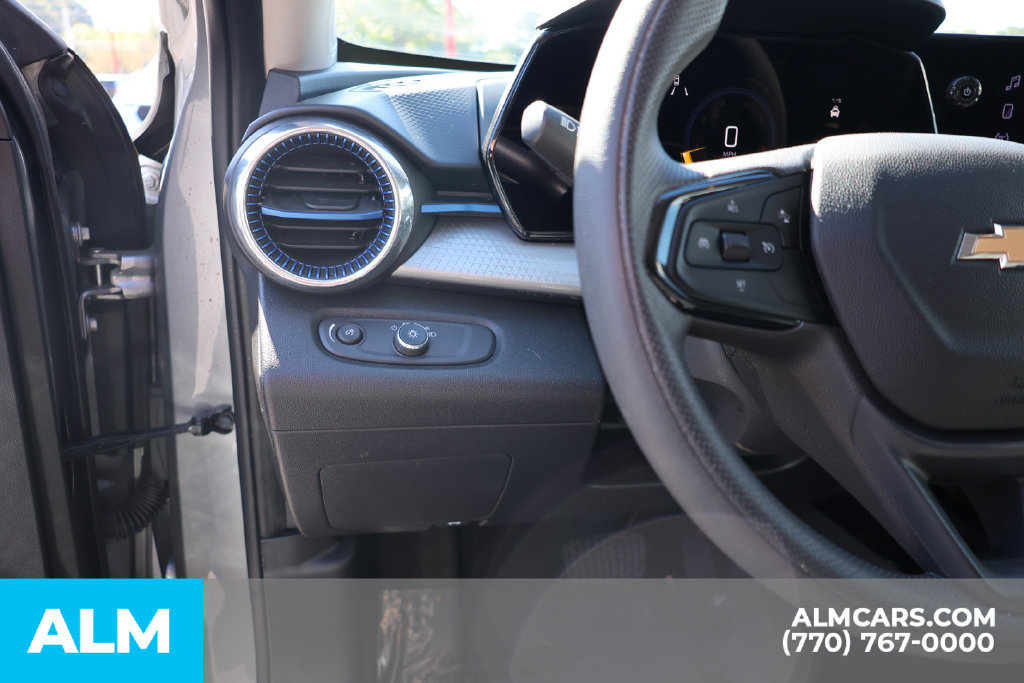 Used 2025 Chevrolet Trax LT FWD image 24