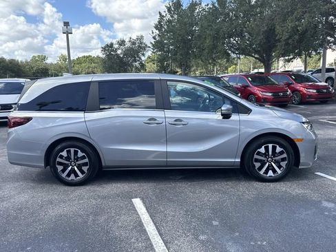 Certified 2025 Honda Odyssey EX-L image 3