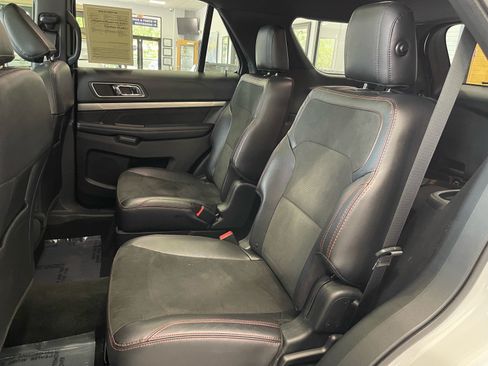Used 2019 Ford Explorer XLT w/ Equipment Group 202A AWD/4WD image 34
