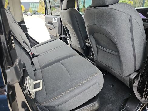 Used 2024 Jeep Wrangler Unlimited Sahara w/ Technology Group image 14