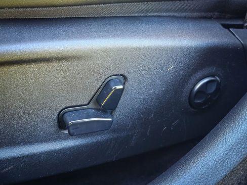 Used 2016 Chrysler 300 Limited image 15