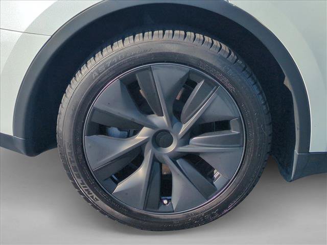 Used 2024 Tesla Model Y Long Range RWD image 25