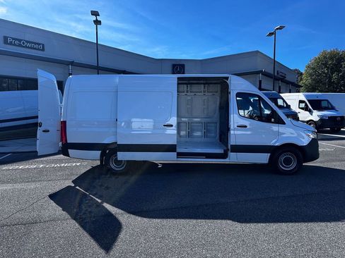 Used 2025 Mercedes-Benz Sprinter 2500 image 27
