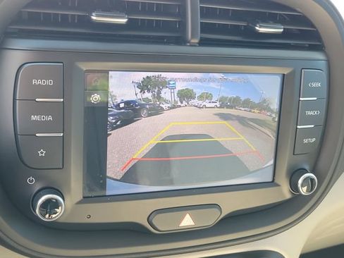 Used 2025 Kia Soul LX w/ LX Technology Package FWD image 27