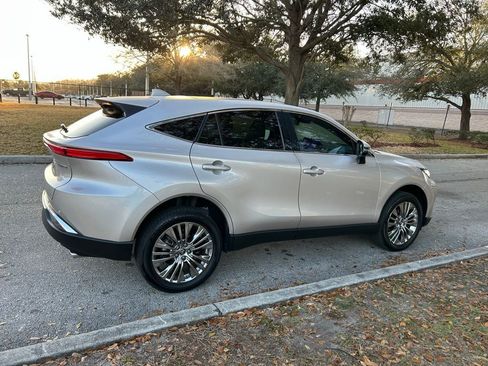 Certified 2024 Toyota Venza Limited image 3