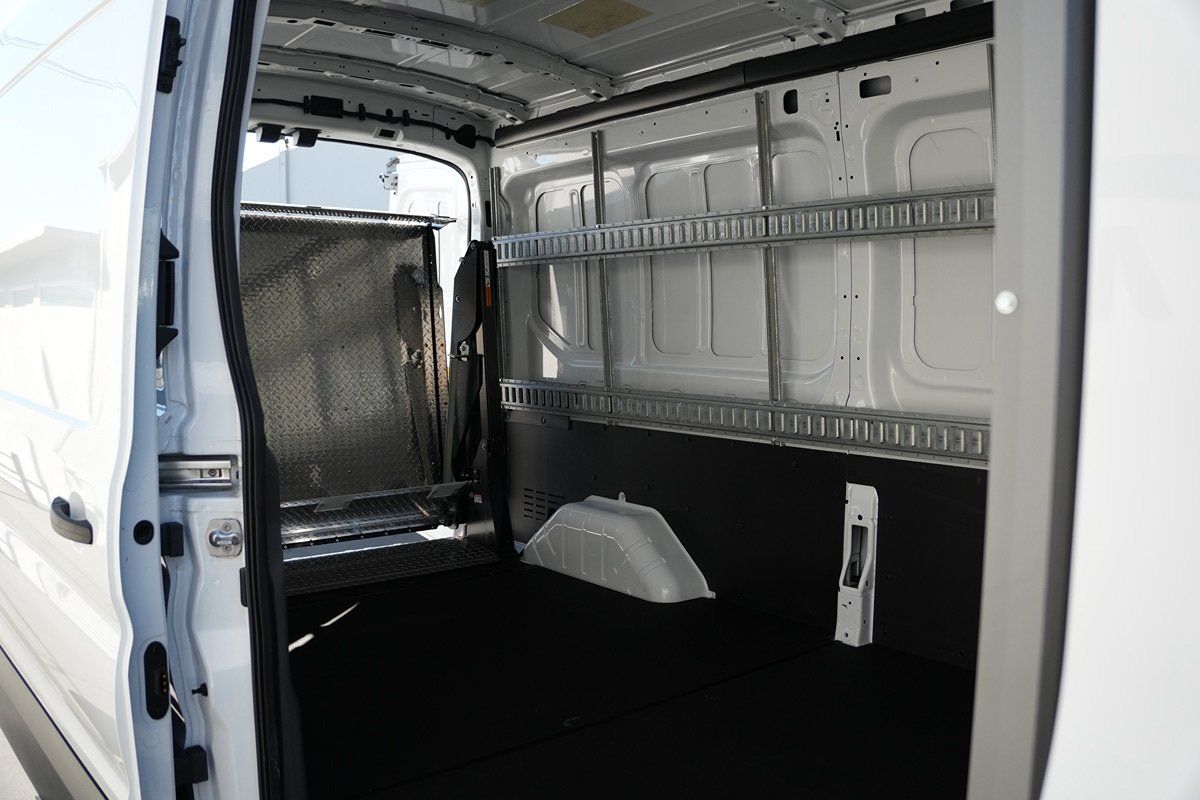 Used 2023 Ford E-Transit Medium Roof RWD image 18