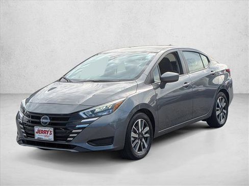 Used 2025 Nissan Versa SV image 3