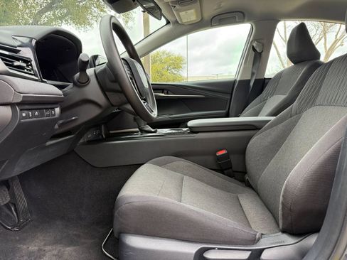 Used 2025 Toyota Camry LE image 27