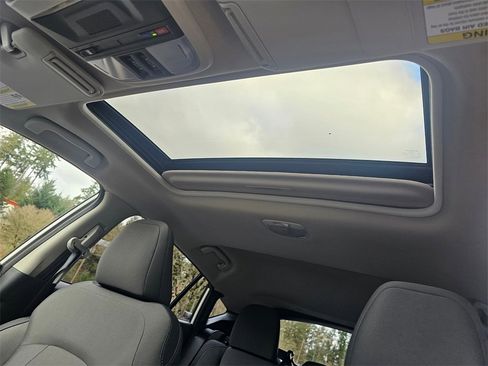 Used 2025 Subaru Crosstrek 2.0i Premium image 22