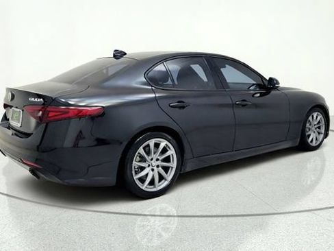Used 2023 Alfa Romeo Giulia Sprint RWD image 9