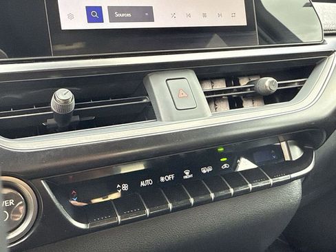 Used 2024 Lexus UX 250h AWD image 18